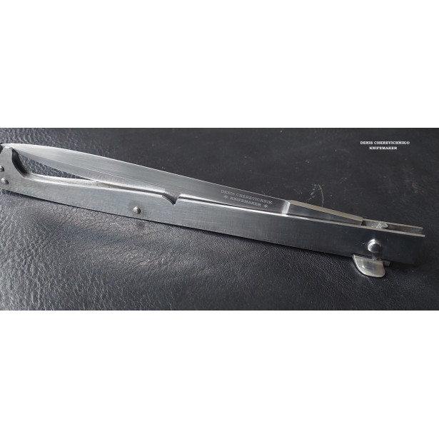 Neapolitan Sfarziglia or sfarsiglia knife of Camorra Neapolitan Sfarziglia or sfarsiglia knife of Camorra